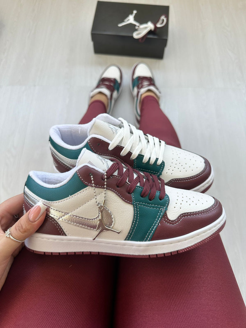 Tênis Nike Air Jordan 1 Low - Feminino